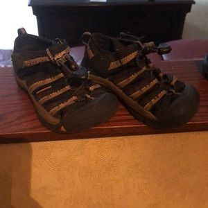 Boys size 10 keen sandal